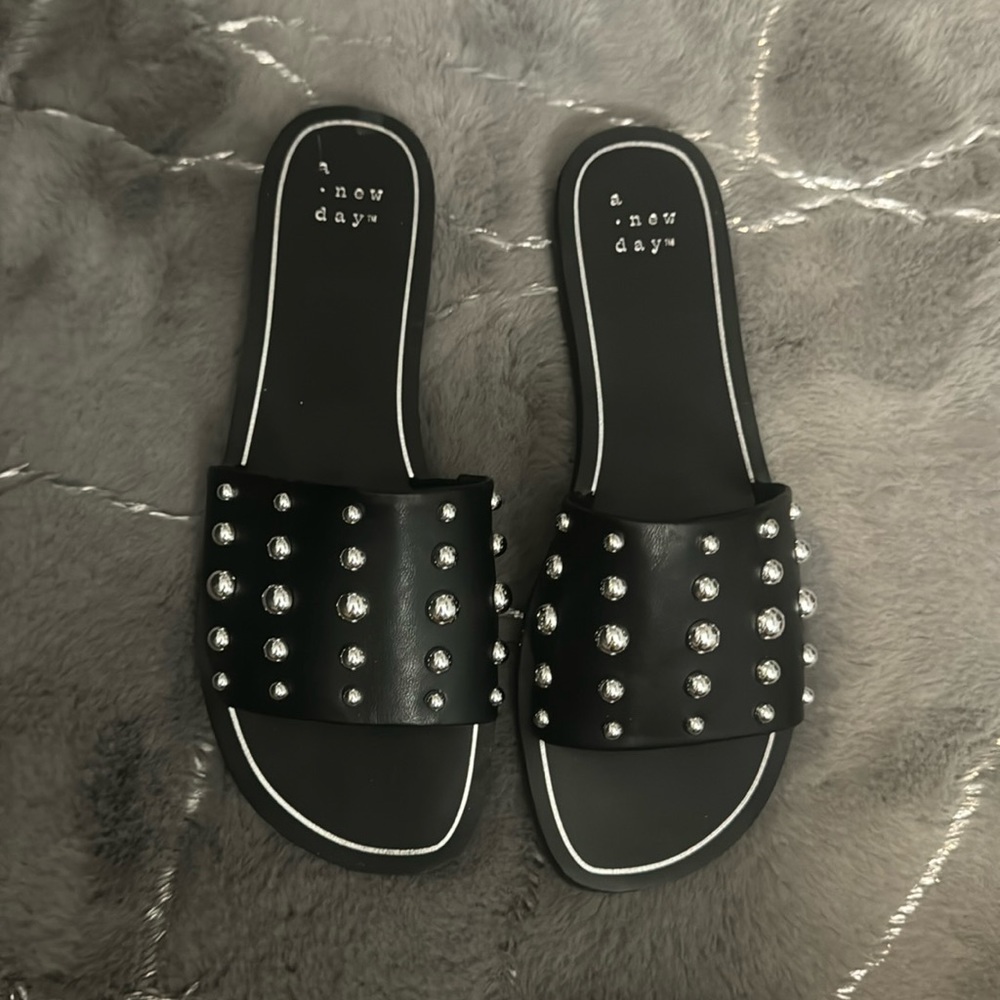 New day size 6 black studded slip on flat